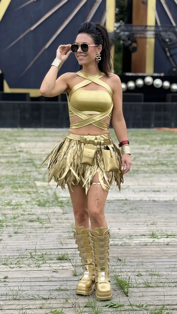 Gouden custom festival boots gedragen tijdens festival – TOUTESTBELLE lifestyle look