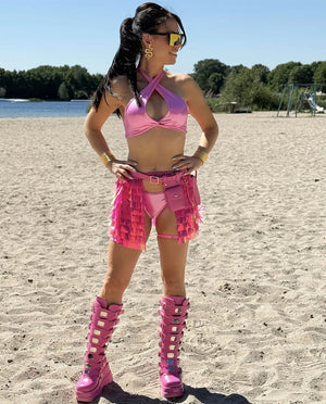 Roze custom festival boots gedragen tijdens festival – TOUTESTBELLE lifestyle look